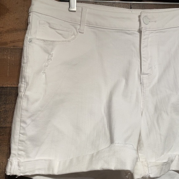 Apt. 9 White denim rolled up shorts high  rise  size 18 - Picture 3 of 9